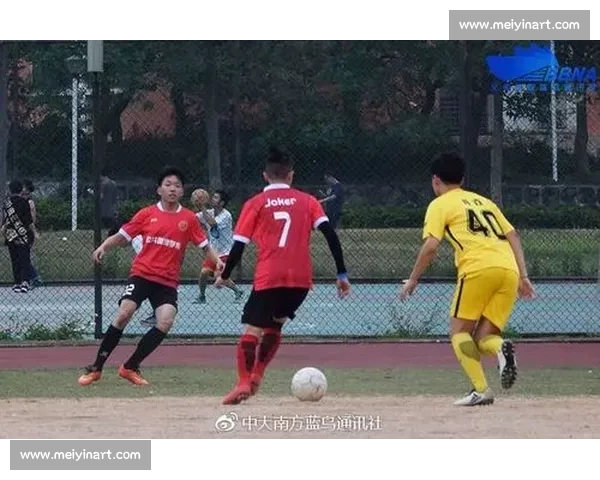 1-1 僵局打破!蓝队再入一球燃爆赛场 1-1 僵局打破!蓝队再入一球燃爆赛场