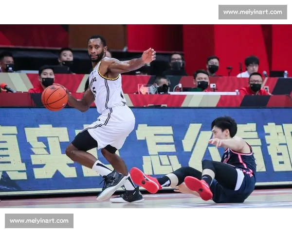 热火鏖战山猫全场回顾精彩对决尽显球队拼搏精神